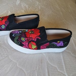 Steve Madden Slip on shoes